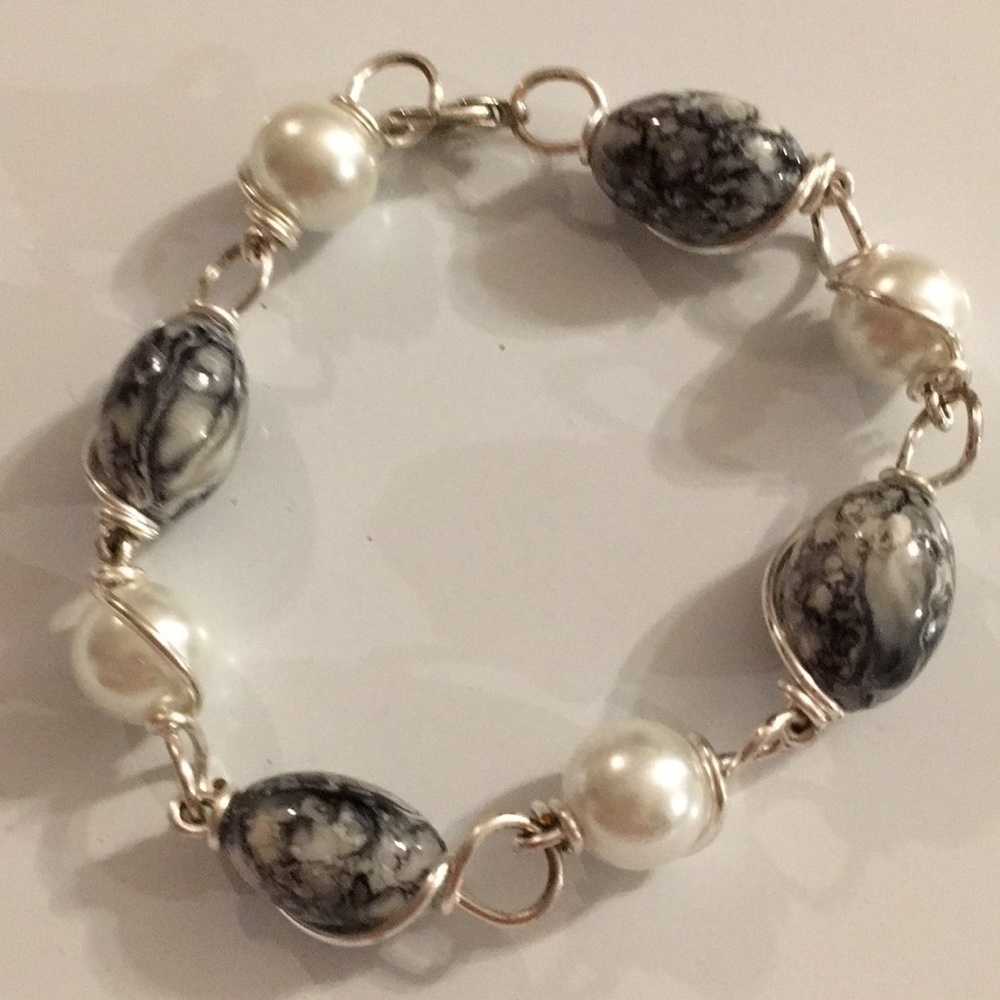Wire/ Bead Bracelet fits 7 to 7 1/2 wrist (M)